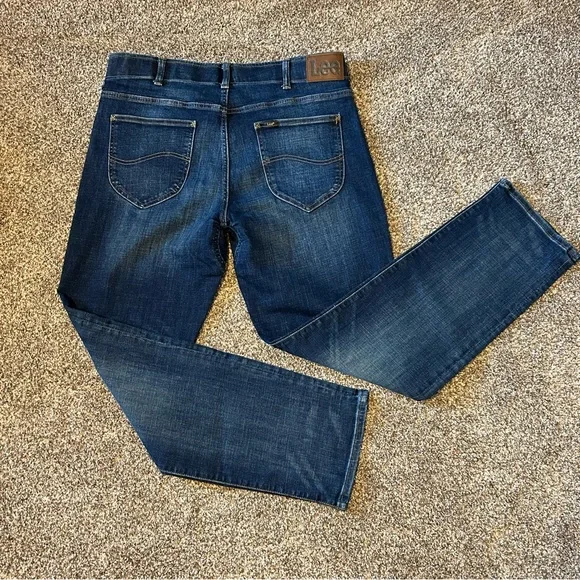 Mens Lee Extreme Motion MVP, Regular Fit Straight Leg, EUC, Dark Wash - Picture 9 of 13